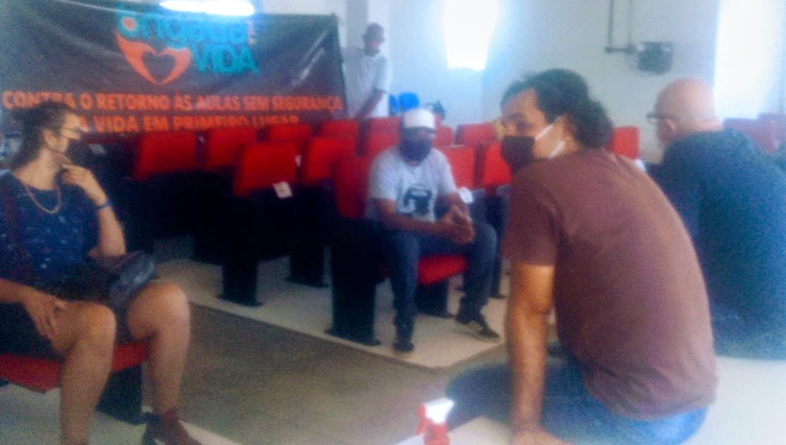 ATO PELA VIDA CONTRA O RETORNO PRESENCIAL NAS ESCOLAS