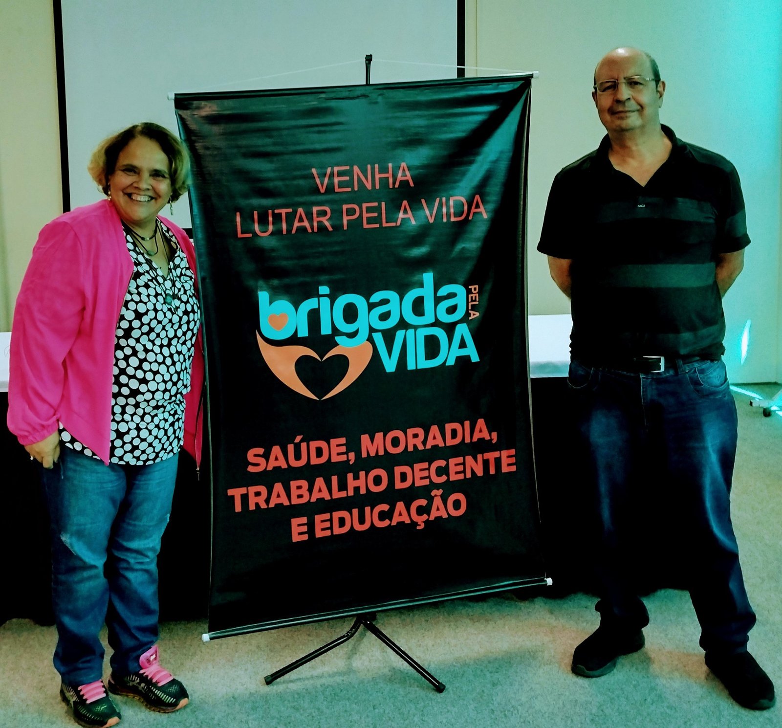 MERCI E VALTER COM BANNER DA BRIGADA